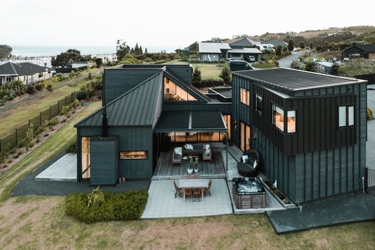 Photo of property in 11 Laguna Place, Matakatia, Whangaparaoa, 0930