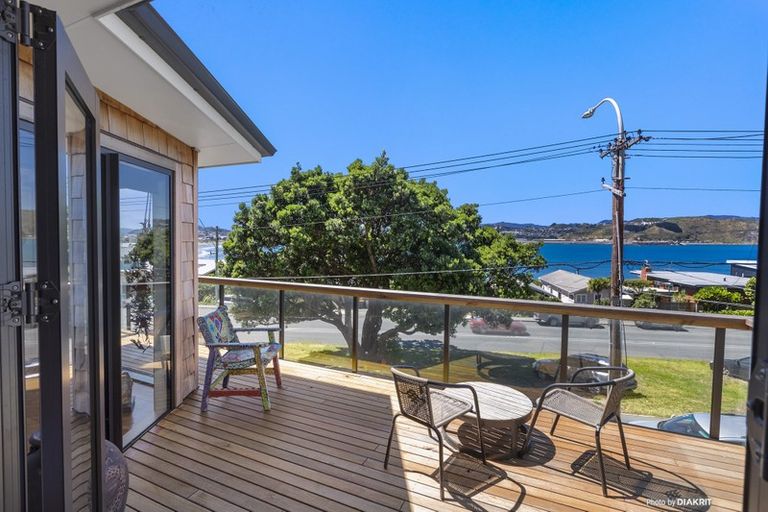 Photo of property in 274 Queens Drive, Lyall Bay, Wellington, 6022