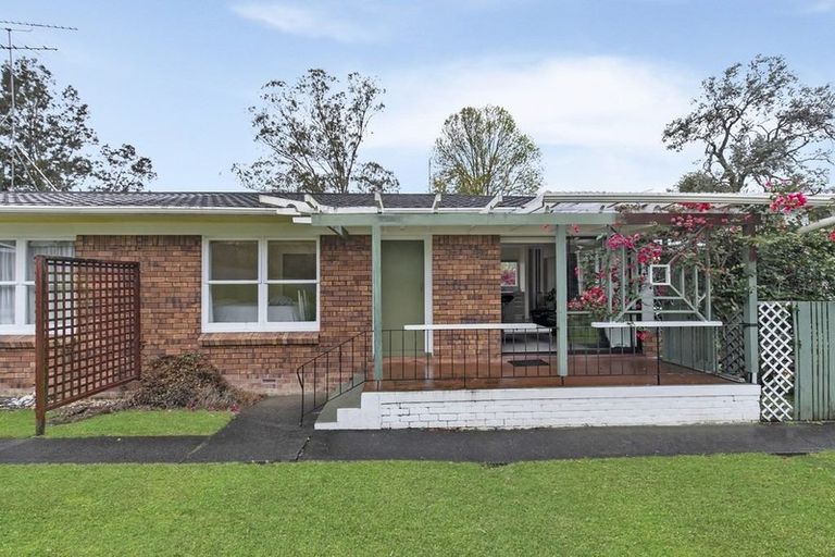 Photo of property in 1/53 Ayton Drive, Totara Vale, Auckland, 0629