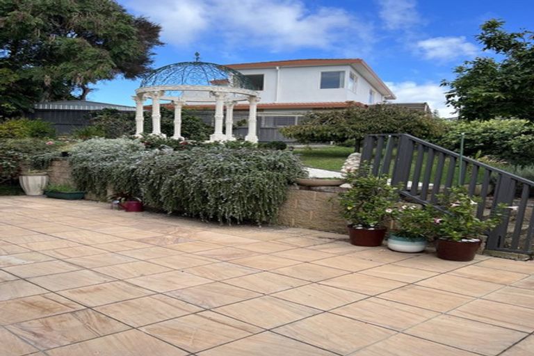 Photo of property in 3 Onemana Way, Te Atatu Peninsula, Auckland, 0610