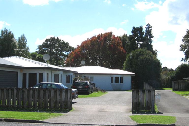 Photo of property in 18 Harbour View Road, Te Atatu Peninsula, Auckland, 0610