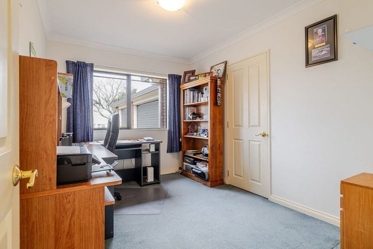 Photo of property in 62 Royal Oak Drive, Kelvin Grove, Palmerston North, 4414