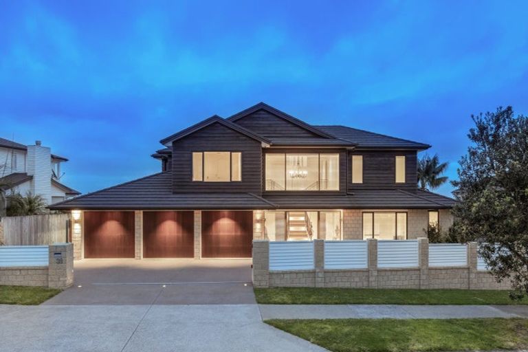 Photo of property in 39 Armstrong Farm Drive, East Tamaki Heights, Auckland, 2016