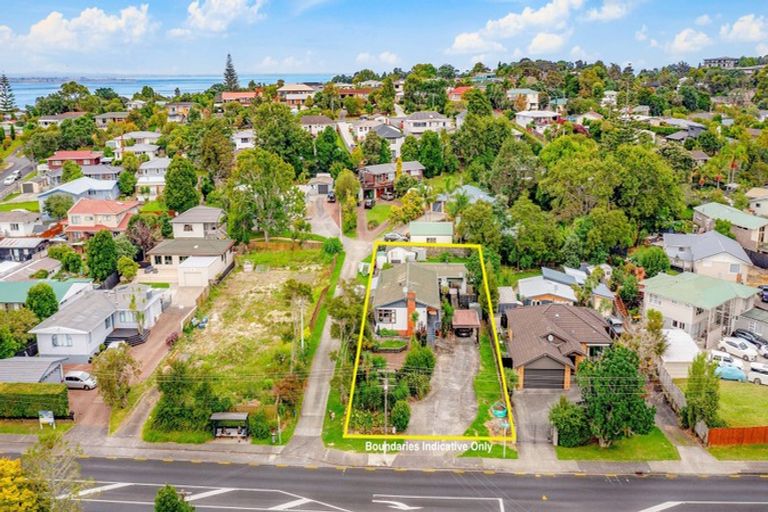 Photo of property in 94 Godley Road, Green Bay, Auckland, 0604