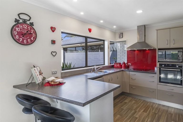 Photo of property in 24 Carribean Place, Papamoa Beach, Papamoa, 3118