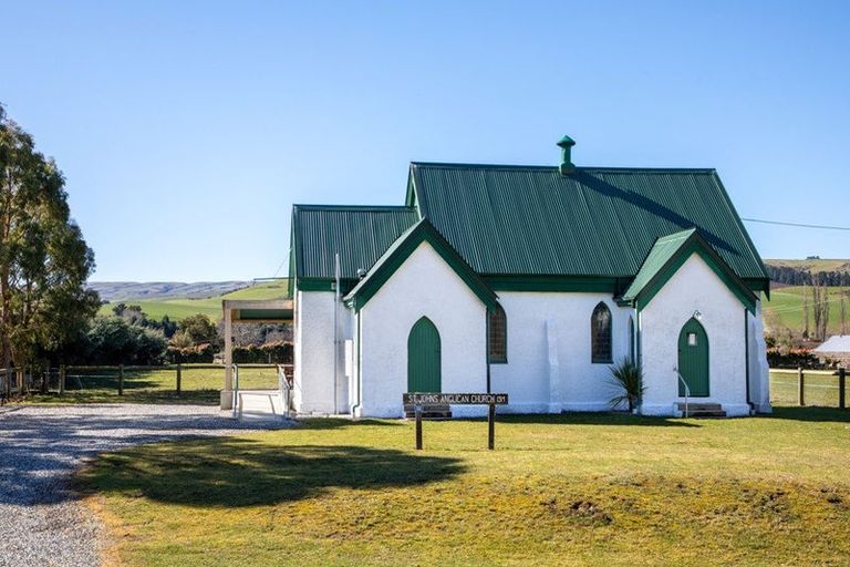 Photo of property in Ex St Johns Church, 1605 Teviot Road, Millers Flat, Roxburgh, 9572