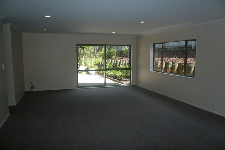 Photo of property in 18 Shah Place, Glen Eden, Auckland, 0602