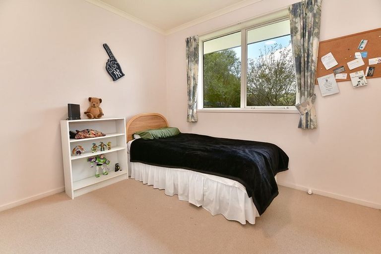 Photo of property in 63 Cabeleigh Drive, Helensville, 0800