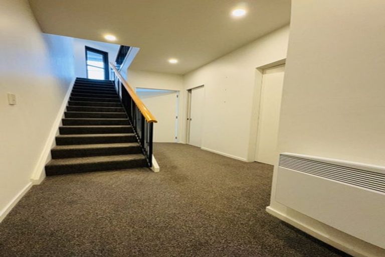 Photo of property in Terrace Garden Apartments, 14e/120 The Terrace, Wellington Central, Wellington, 6011