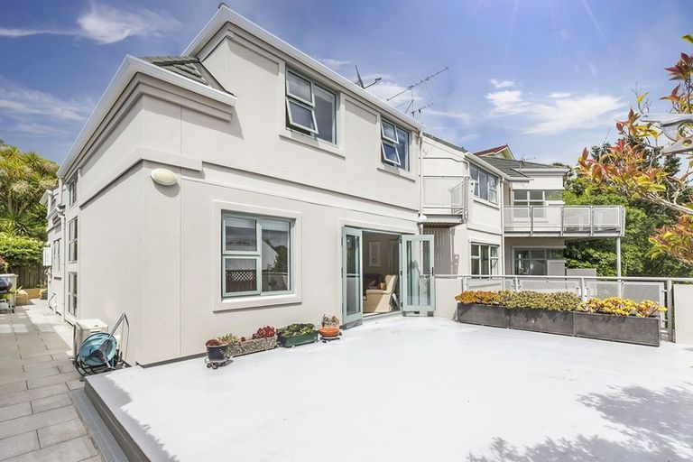 Photo of property in 2/23 Tanera Crescent, Brooklyn, Wellington, 6021