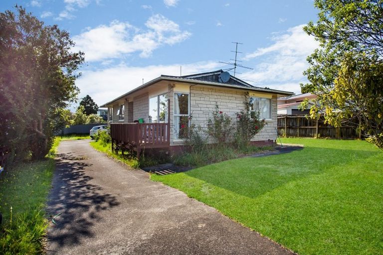 Photo of property in 15 Pipitea Place, Massey, Auckland, 0614