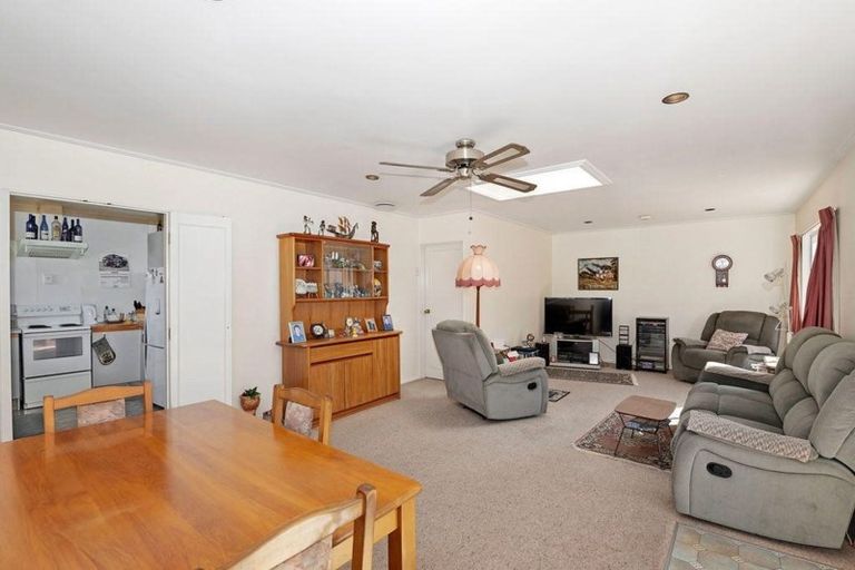 Photo of property in 28 Nikau Street, New Lynn, Auckland, 0600