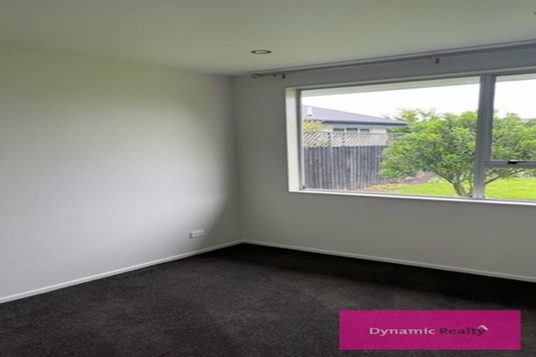 Photo of property in 15 Royal Park Drive, Parklands, Christchurch, 8083