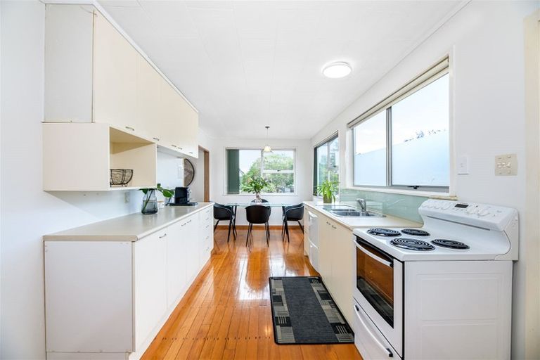 Photo of property in 23 Finlow Drive, Te Atatu South, Auckland, 0610