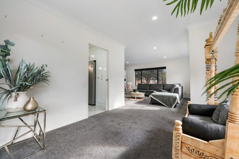 Photo of property in 82 Hillwell Drive, Henderson, Auckland, 0612