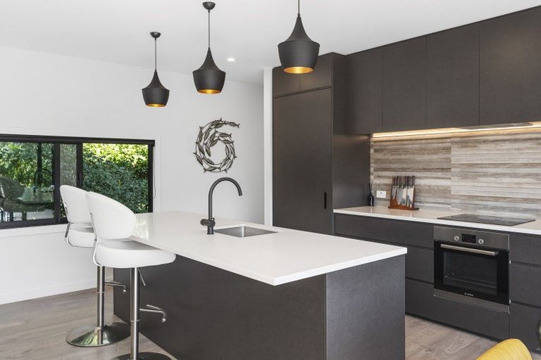 Photo of property in 2 Burgundy Drive, Martinborough, 5711