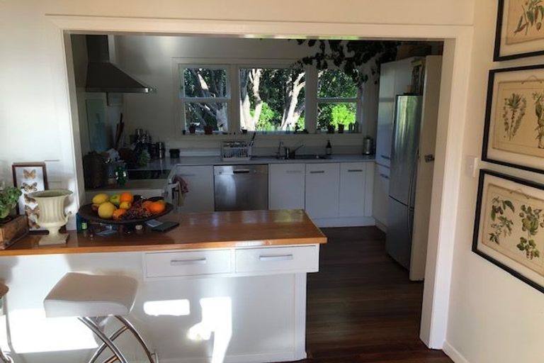 Photo of property in 110 Severn Street, Island Bay, Wellington, 6023