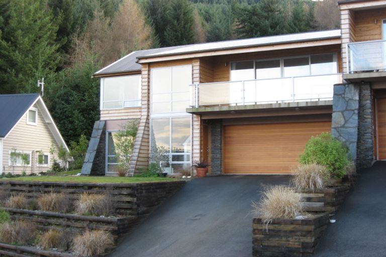 Photo of property in 6 Stone Ridge Place, Queenstown, 9300