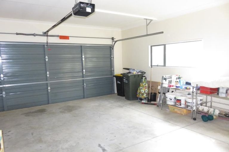 Photo of property in 43 Amesbury Drive, Churton Park, Wellington, 6037