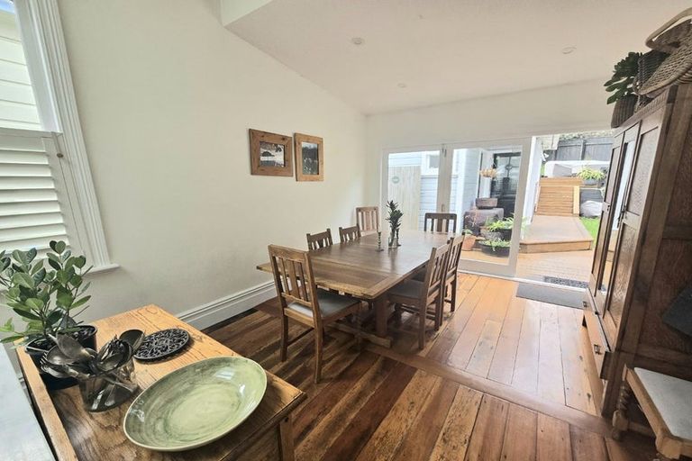Photo of property in 87 Tiber Street, Island Bay, Wellington, 6023