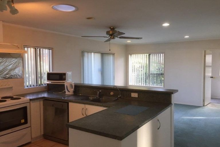 Photo of property in 16 Gala Place, Henderson, Auckland, 0612