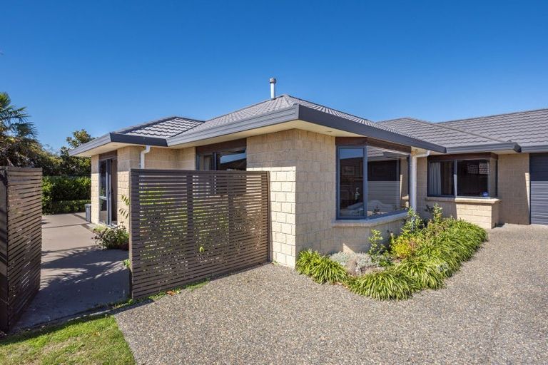 Photo of property in 82 Regent Drive, Paraparaumu Beach, Paraparaumu, 5032