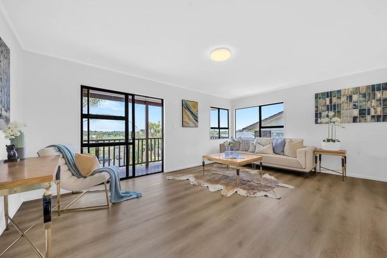 Photo of property in 10 Marco Place, Highland Park, Auckland, 2010