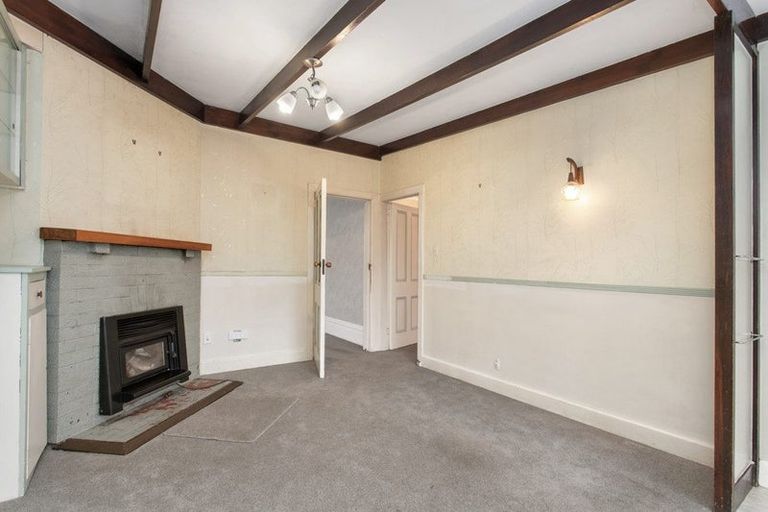 Photo of property in 18 Sandwich Road, Beckenham, Christchurch, 8023