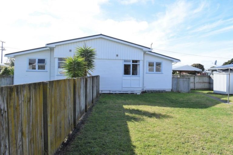 Photo of property in 22 Temuera Street, Otaki, 5512