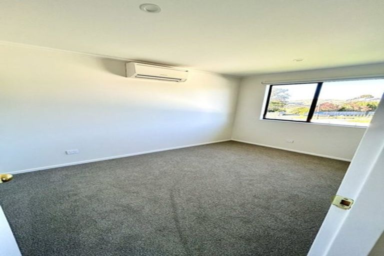 Photo of property in 45 Cleat Street, Whitby, Porirua, 5024
