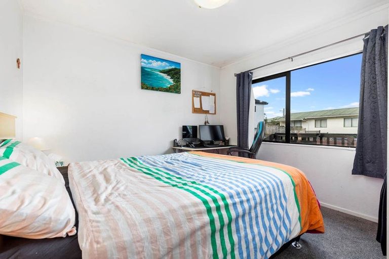 Photo of property in 19 Loughanure Place, Massey, Auckland, 0614