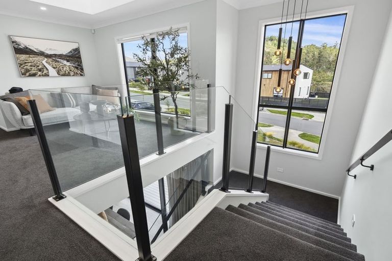 Photo of property in 2 Oakum Road, Whitby, Porirua, 5024