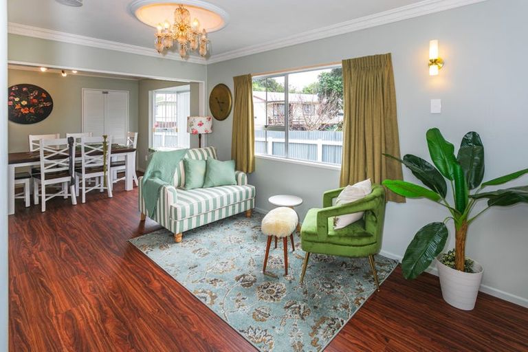 Photo of property in 35 Victoria Street, Coromandel, 3506