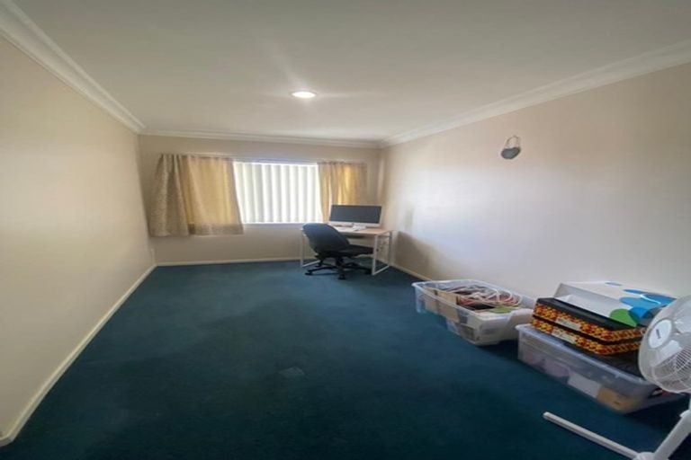 Photo of property in 3 Gendo Avenue, Henderson, Auckland, 0612