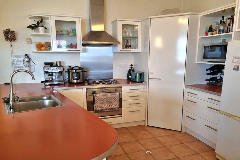Photo of property in Endeavour Apartments, 10/125u Thorndon Quay, Pipitea, Wellington, 6011