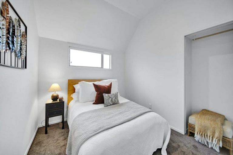 Photo of property in 8 Hobday Lane, Mount Pleasant, Christchurch, 8081