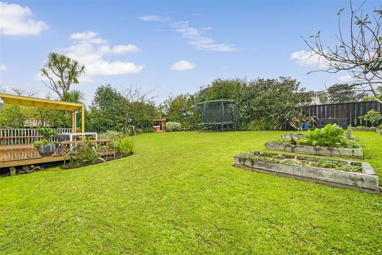 Photo of property in 10 Taioma Crescent, Te Atatu Peninsula, Auckland, 0610