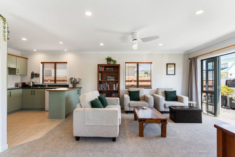 Photo of property in 201 Ocean Road, Whangamata, 3620