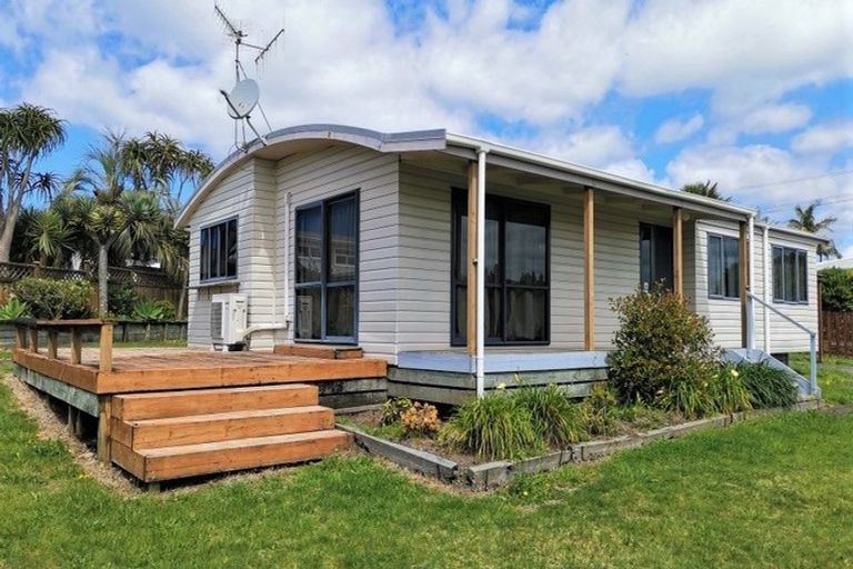 Photo of property in 20 Marsden Point Road, Ruakaka, 0116