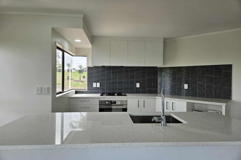 Photo of property in 58 Sunset Road, Unsworth Heights, Auckland, 0632