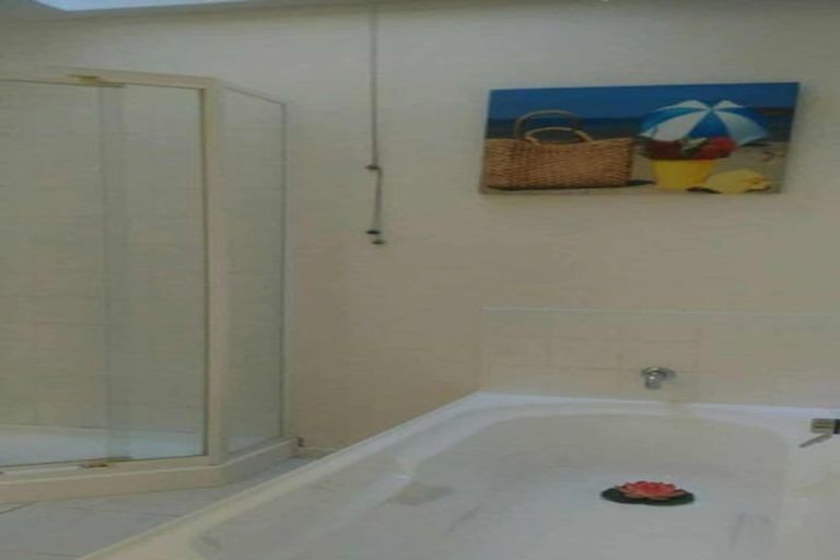 Photo of property in 58 Sunset Road, Unsworth Heights, Auckland, 0632