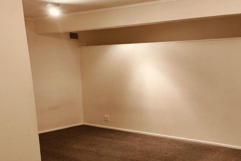 Photo of property in 40 Ruskin Road, Newlands, Wellington, 6037