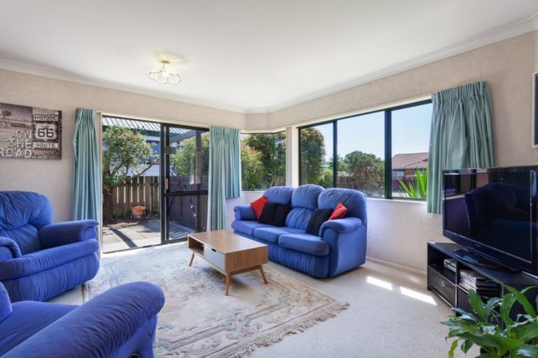 Photo of property in 16 Checketts Place, Papamoa Beach, Papamoa, 3118