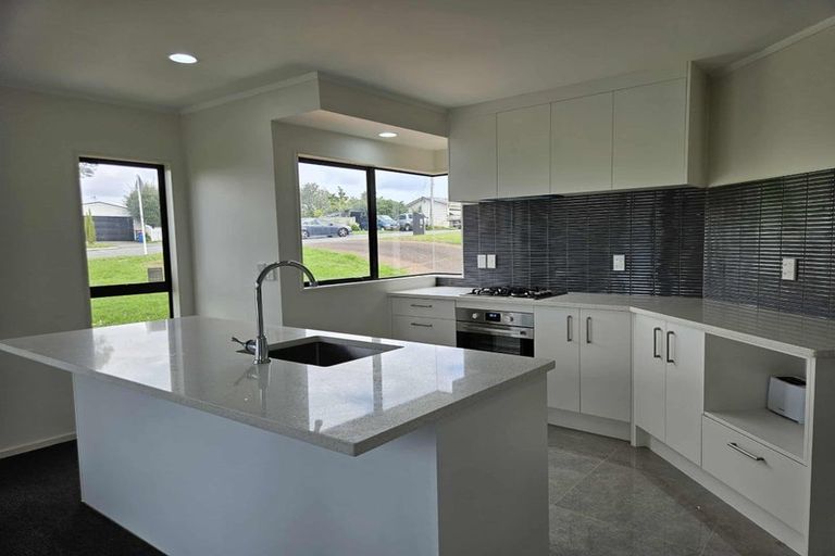 Photo of property in 58 Sunset Road, Unsworth Heights, Auckland, 0632