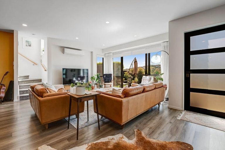 Photo of property in 14 Arran Point Parade, Orewa, 0931