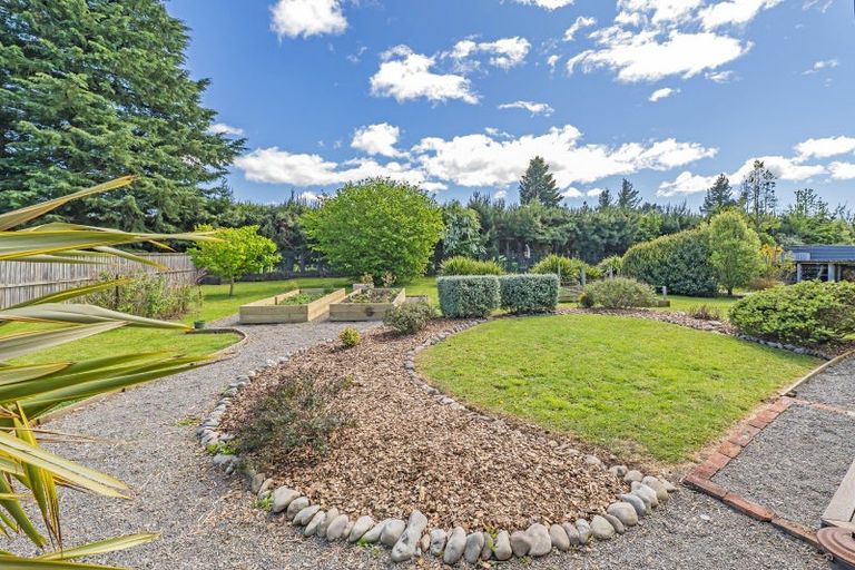 Photo of property in 5 Cross Street, Coalgate, 7673