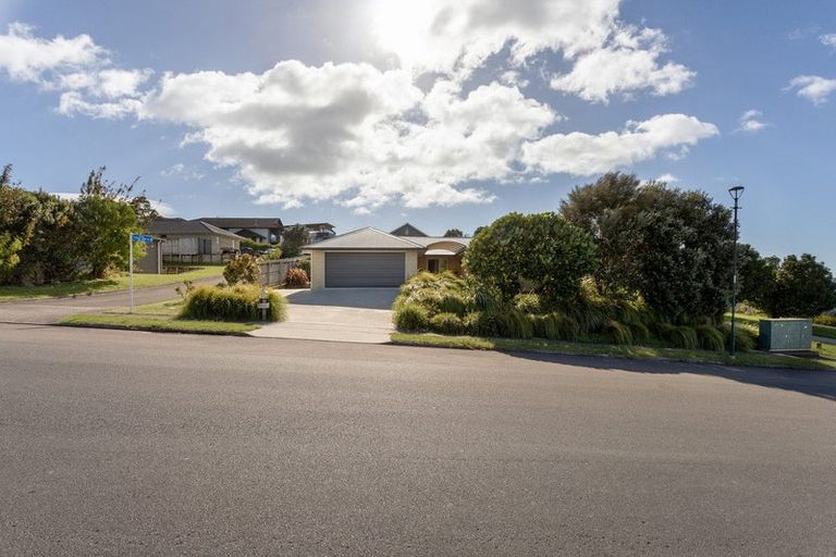 Photo of property in 17 Lynley Park Drive, Omokoroa, 3114