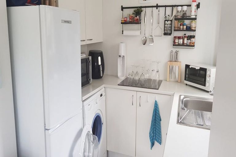 Photo of property in 7 Merville Avenue, Te Atatu South, Auckland, 0610