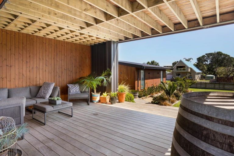 Photo of property in 37 Simon Urlich Road, Karikari Peninsula, 0483