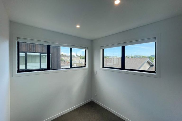 Photo of property in 4/5 Brandon Road, Glen Eden, Auckland, 0602